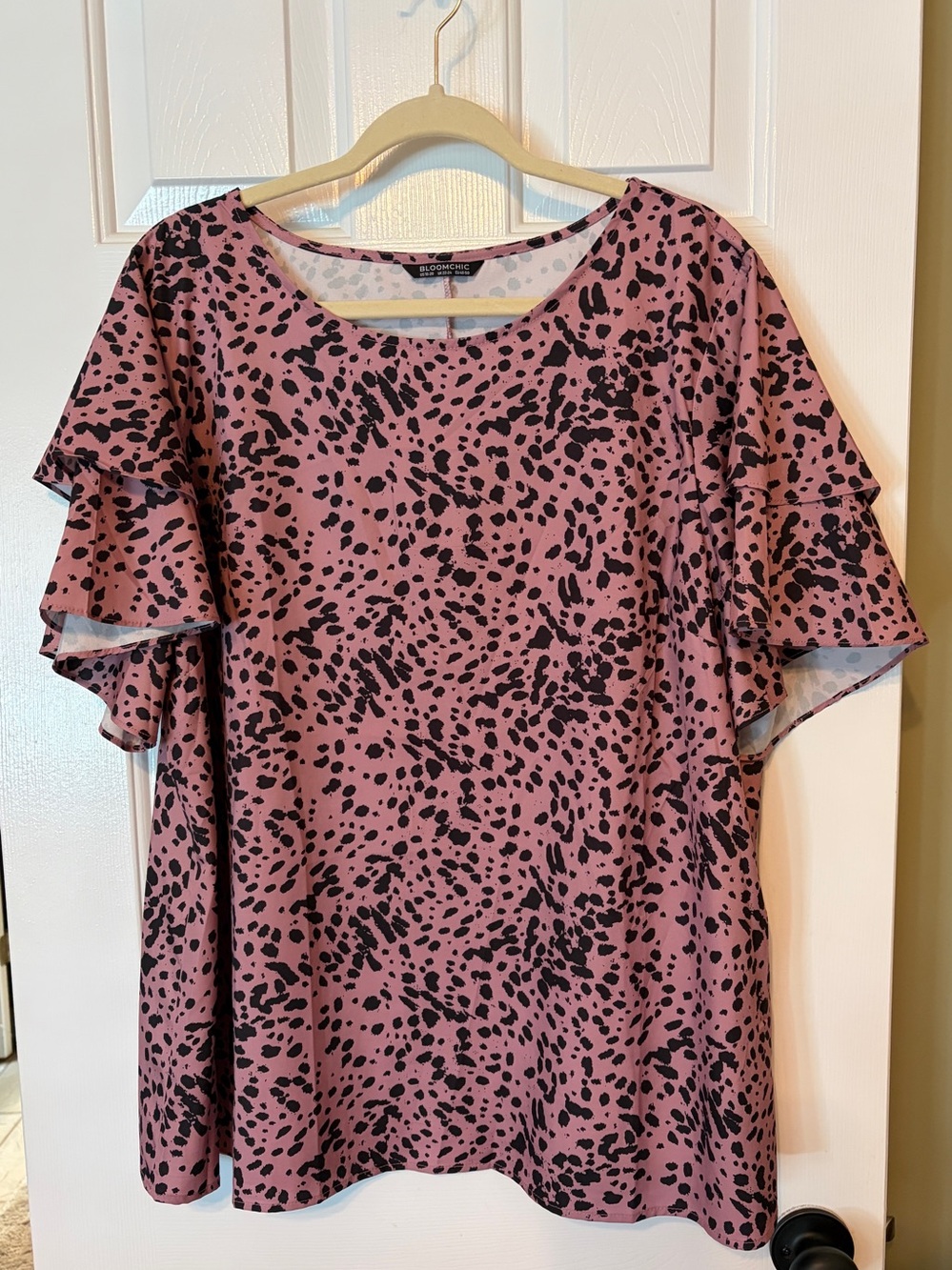BloomChic dusty pink leopard ruffle tiered-sleeve blouse size 18-20